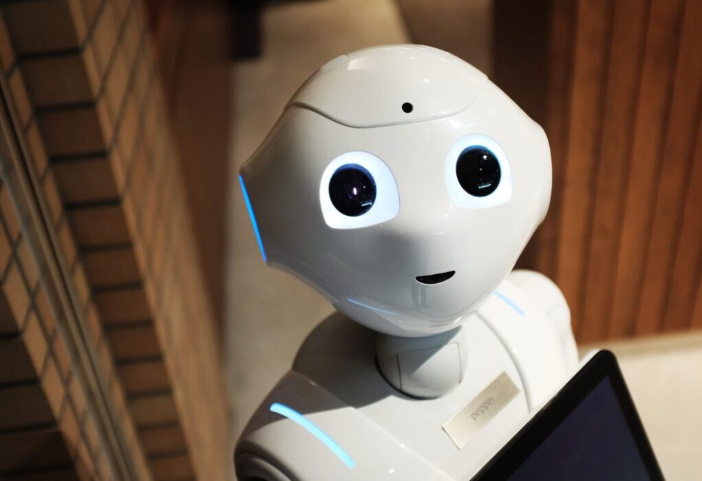 A futuristic humanoid robot in an indoor Tokyo setting, showcasing modern technology. &mdash; Photo by Alex Knight on Pexels