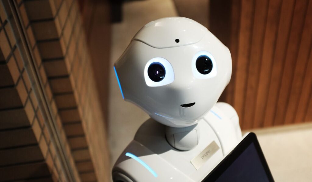 A futuristic humanoid robot in an indoor Tokyo setting, showcasing modern technology. — Photo by Alex Knight on Pexels